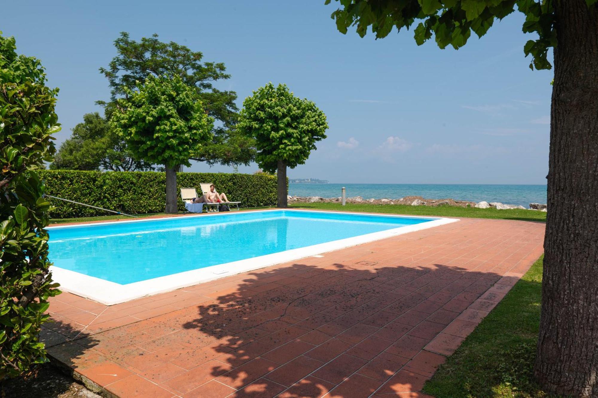 Incantevole Location Fronte Lago Sirmione Ngoại thất bức ảnh